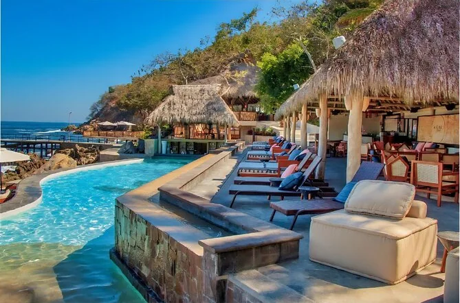 Playa Chica Locca All-Inclusive Day Pass