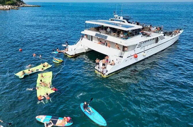 Yelapa & Bay Cruise with Drinks and Lunch