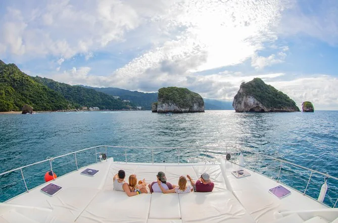 Luxury Yacht & Snorkel to Majahuitas